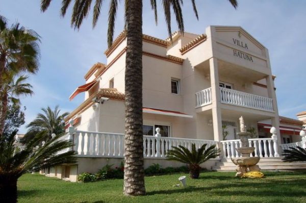 OPORTUNIDAD ÚNICA EN LA COSTA BLANCA VILLA DE LUJO A TAN SOLO 100 METROS DE LA PLAYA