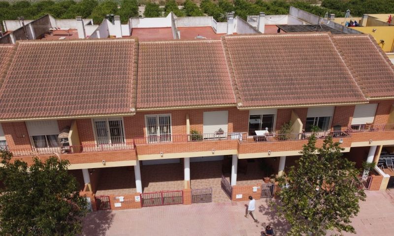 Gran duplex adosado con espacioso garaje y amplio solarium en La Vega Baja