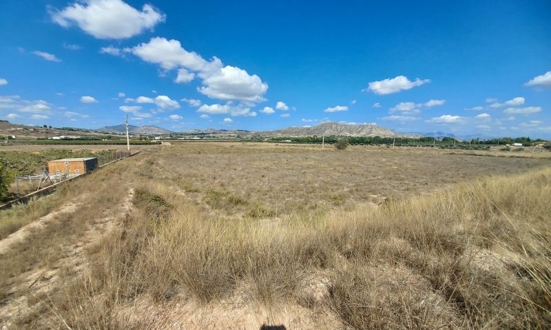 FINCA RUSTICA CON NAVE EN HONDON DE LAS NIEVES.