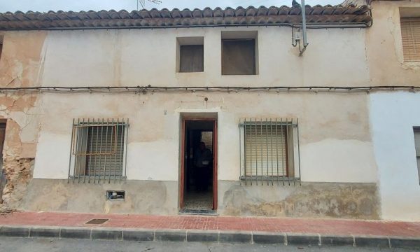 CASA INDEPENDIENTE PLANTA CON 2 PLANTAS  URBANO EN HONDON DE LOS FRAILES.